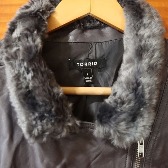 Torrid Gray Faux Leather Moto Jacket Grunge Lace-Up Fur Collar 1X - Picture 9 of 16